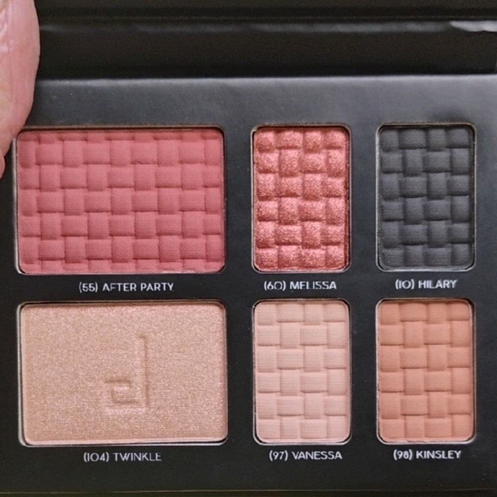 DOUCCE PALLET NWT - Picture 3 of 3